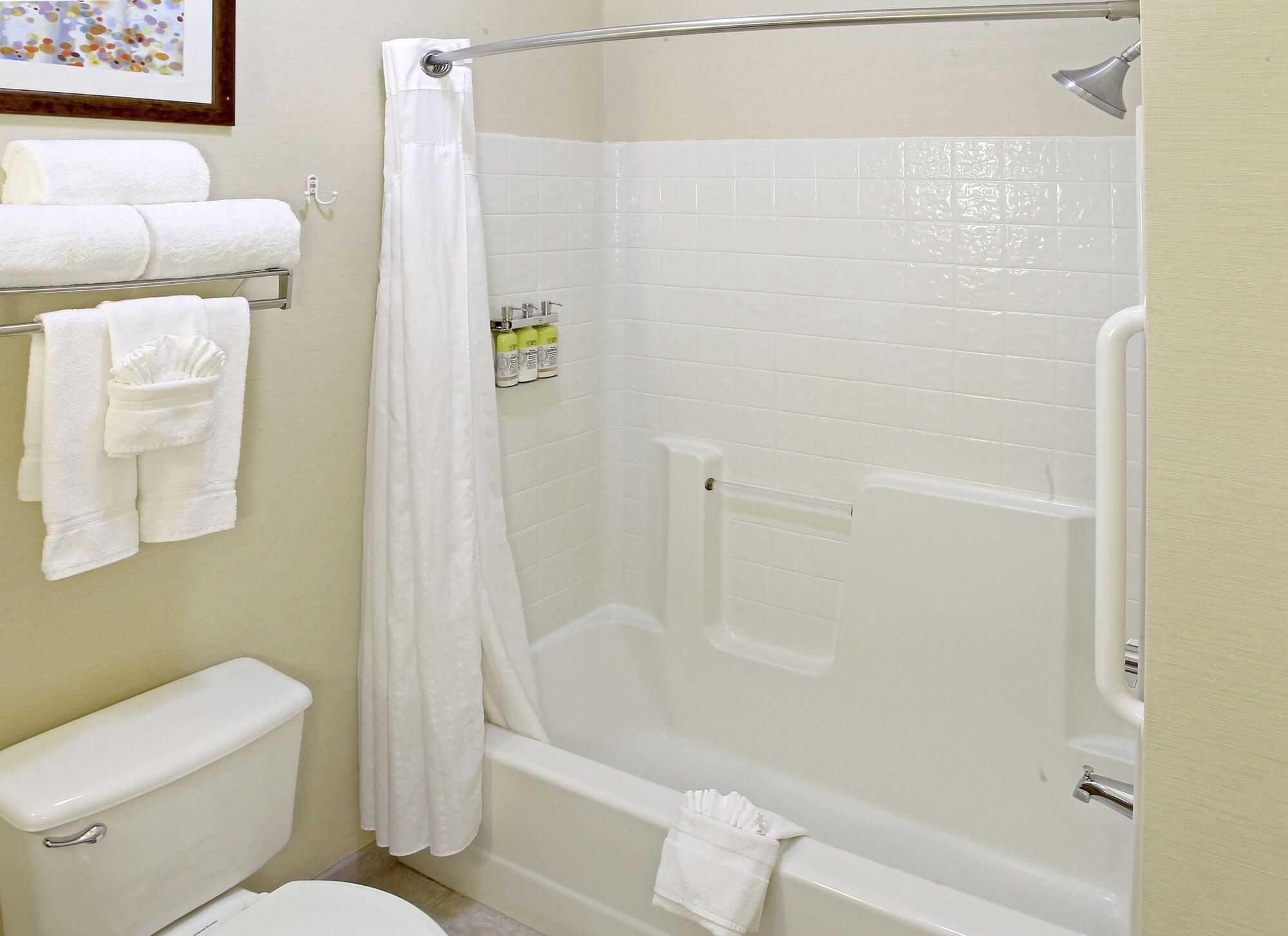 Holiday Inn Express & Suites - Sharon-Hermitage By Ihg West Middlesex Экстерьер фото