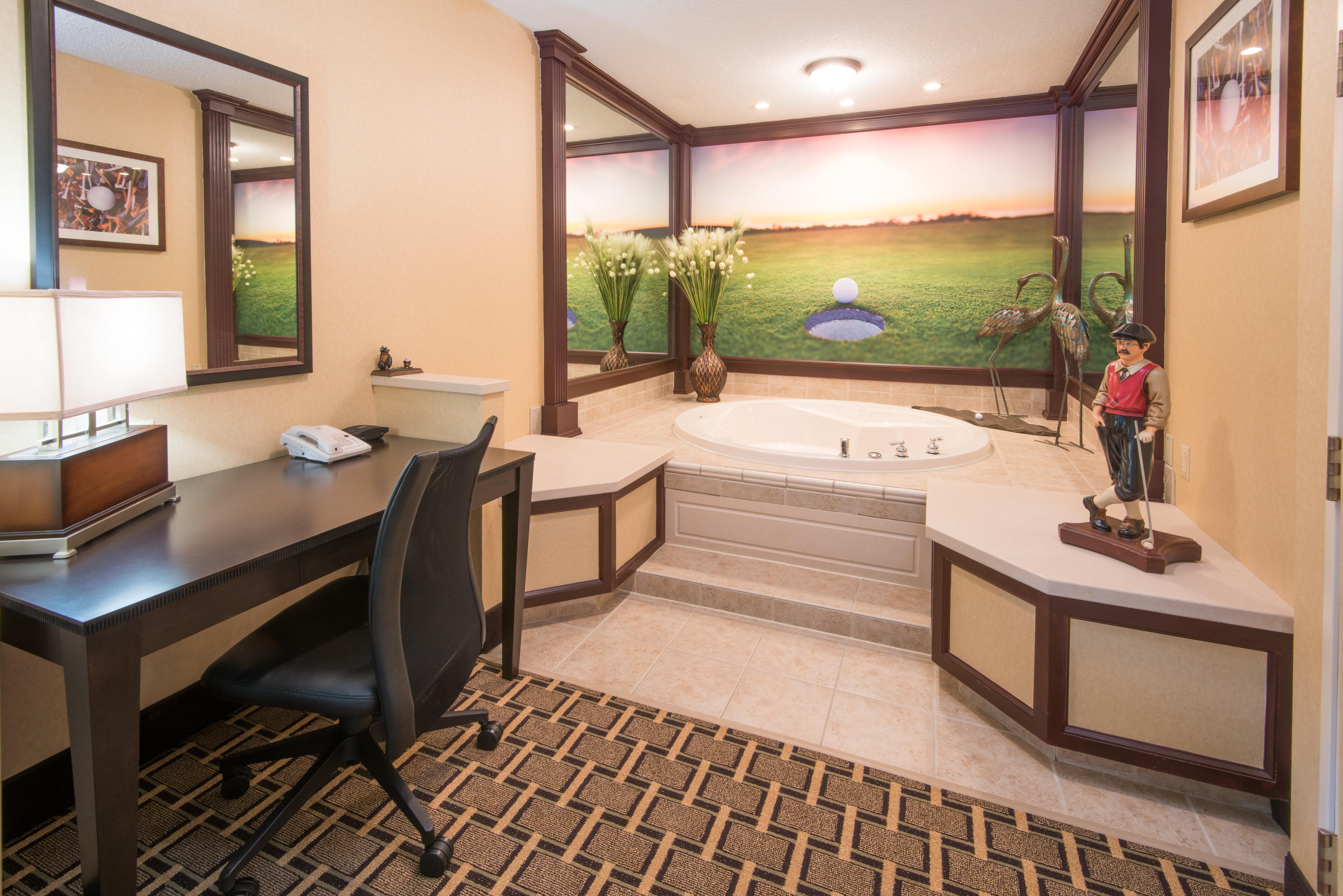 Holiday Inn Express & Suites - Sharon-Hermitage By Ihg West Middlesex Экстерьер фото