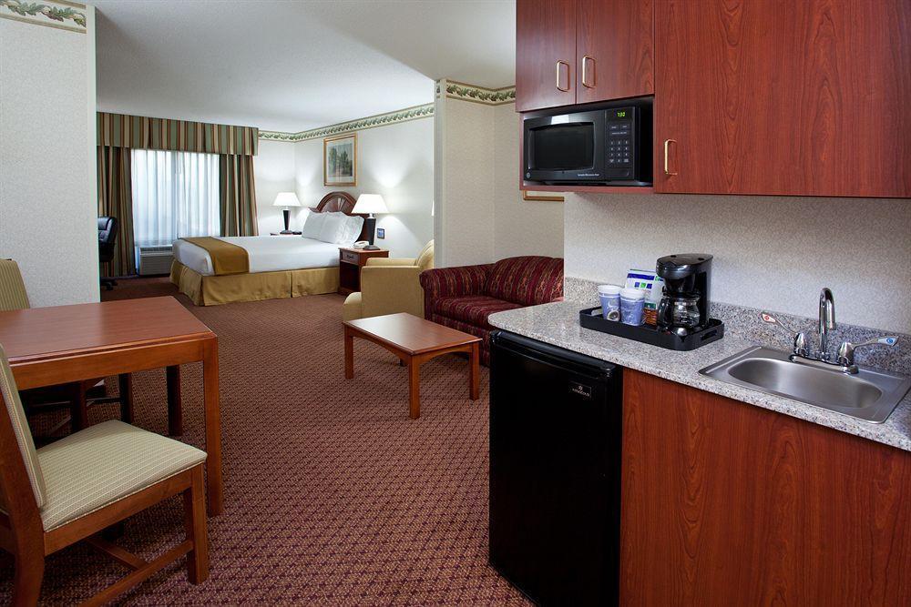 Holiday Inn Express & Suites - Sharon-Hermitage By Ihg West Middlesex Экстерьер фото