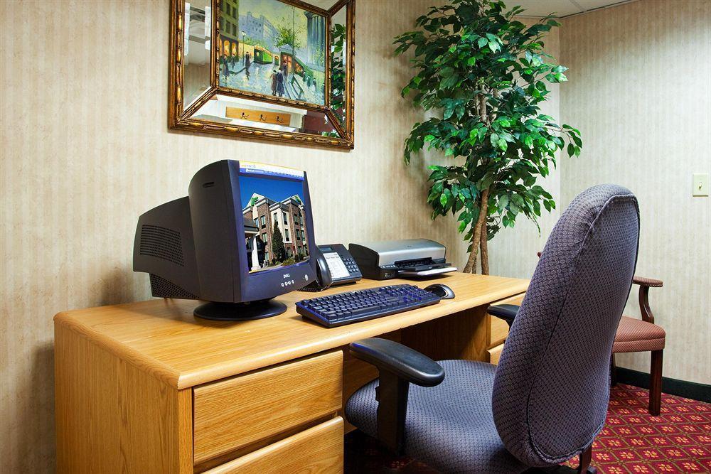 Holiday Inn Express & Suites - Sharon-Hermitage By Ihg West Middlesex Экстерьер фото