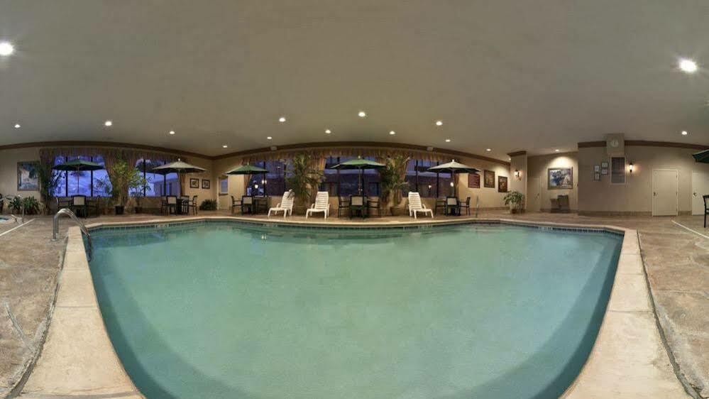 Holiday Inn Express & Suites - Sharon-Hermitage By Ihg West Middlesex Экстерьер фото